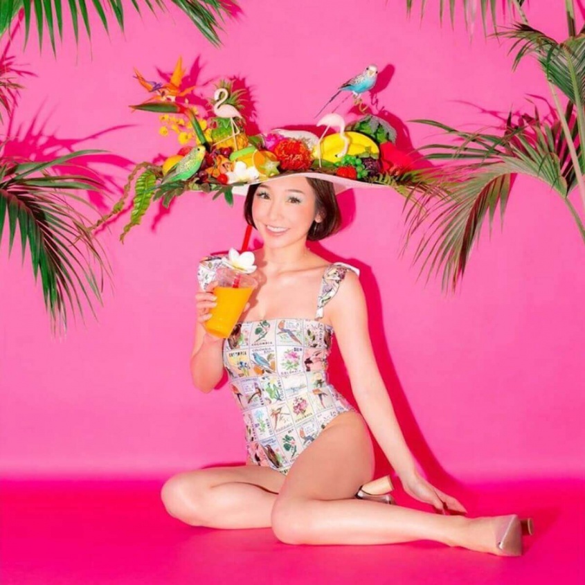 1girl, breasts, cleavage, food, fruit, juice, kago_ai, medium_breasts