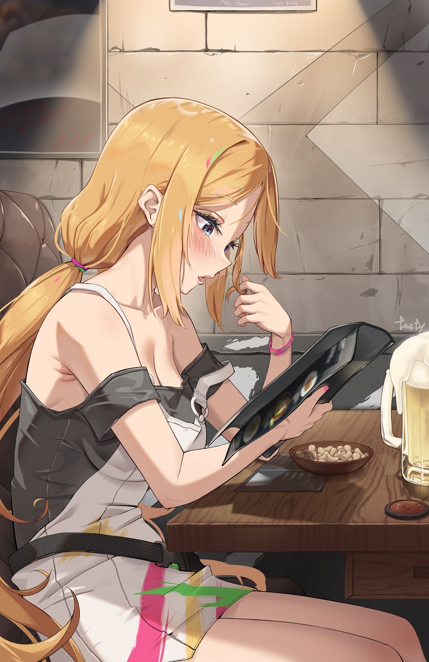 1girl, aki_rosenthal, aki_rosenthal_(gaming_casual), alcohol, bare_shoulders, beer, beer_mug, black_shirt