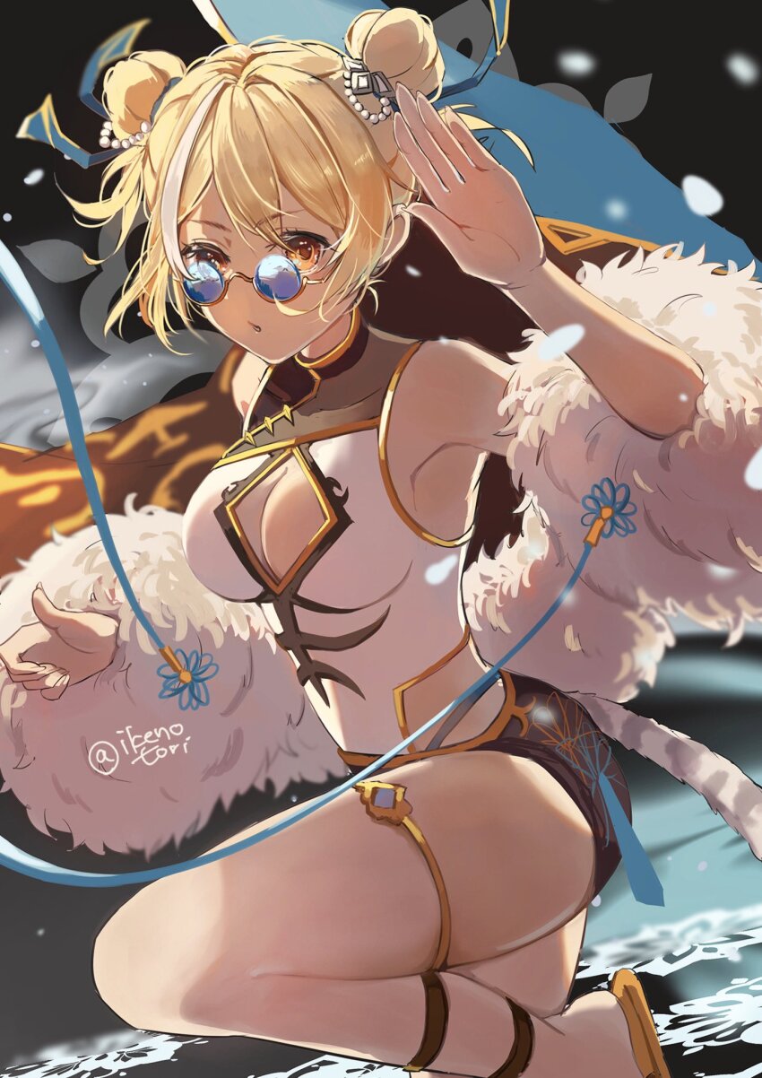1girl, arm_up, black_shorts, blonde_hair, breasts, cleavage, cleavage_cutout, clothing_cutout, djeeta_(granblue_fantasy), double_bun, feather_boa, granblue_fantasy, hair_bun, highres, ikenotori, looking_at_viewer, multicolored_hair, open_mouth, orange_eyes, sandals, shirt, short_hair, shorts, silverroar's_swiftclaw_(granblue_fantasy), sleeveless, sleeveless_shirt, small_breasts, solo, streaked_hair, tail, thigh_strap, tiger_tail, twitter_username, white_shirt