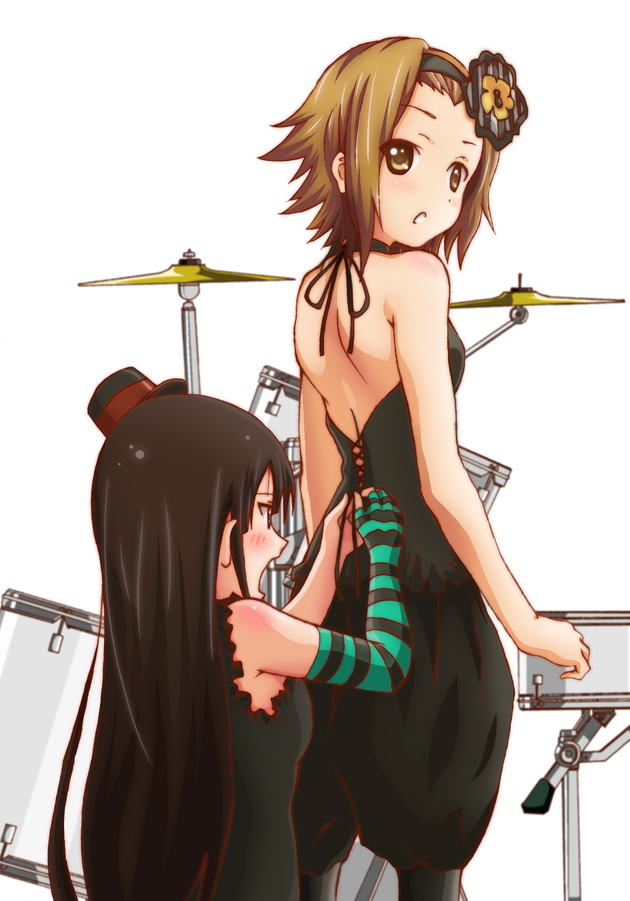 2girls, akiyama_mio, back, black_hair, blush, brown_eyes, brown_hair, don't_say_"lazy"