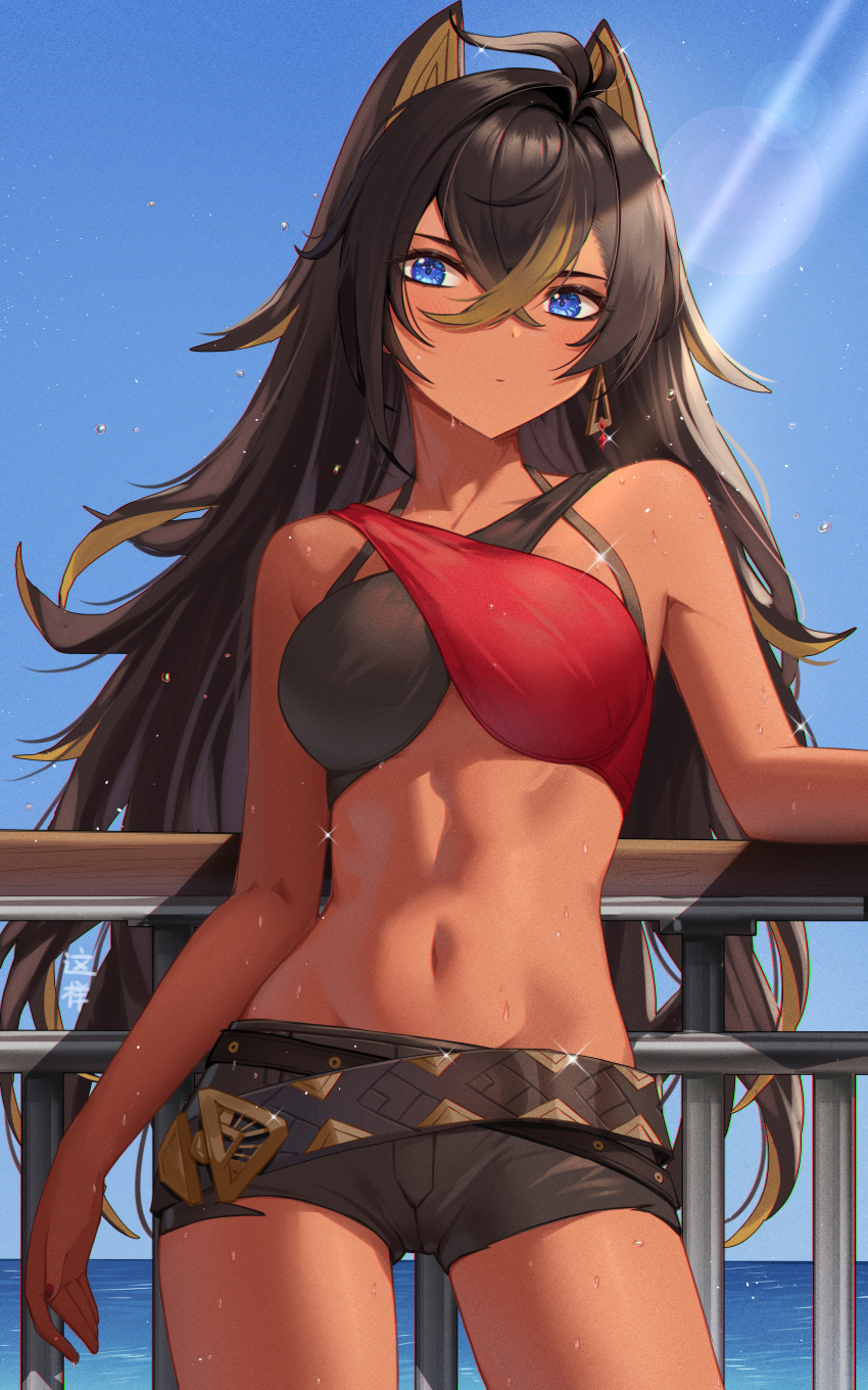 1girl, absurdres, against_railing, asymmetrical_clothes, bare_shoulders, belt, black_belt, black_hair, black_shorts, blonde_hair, blue_eyes, blue_sky, blush, breasts, criss-cross_halter, crossed_bangs, crossed_belts, dark-skinned_female, dark_skin, dehya_(genshin_impact), earrings, elbow_rest, floating_earrings, genshin_impact, hair_between_eyes, hair_ears, hair_intakes, halterneck, highres, jewelry, light_rays, long_hair, looking_at_viewer, medium_breasts, multicolored_hair, nail_polish, navel, railing, red_nails, shorts, single_earring, sky, solo, stomach, streaked_hair, sweat, thighs, toned, two-tone_hair, zx961219