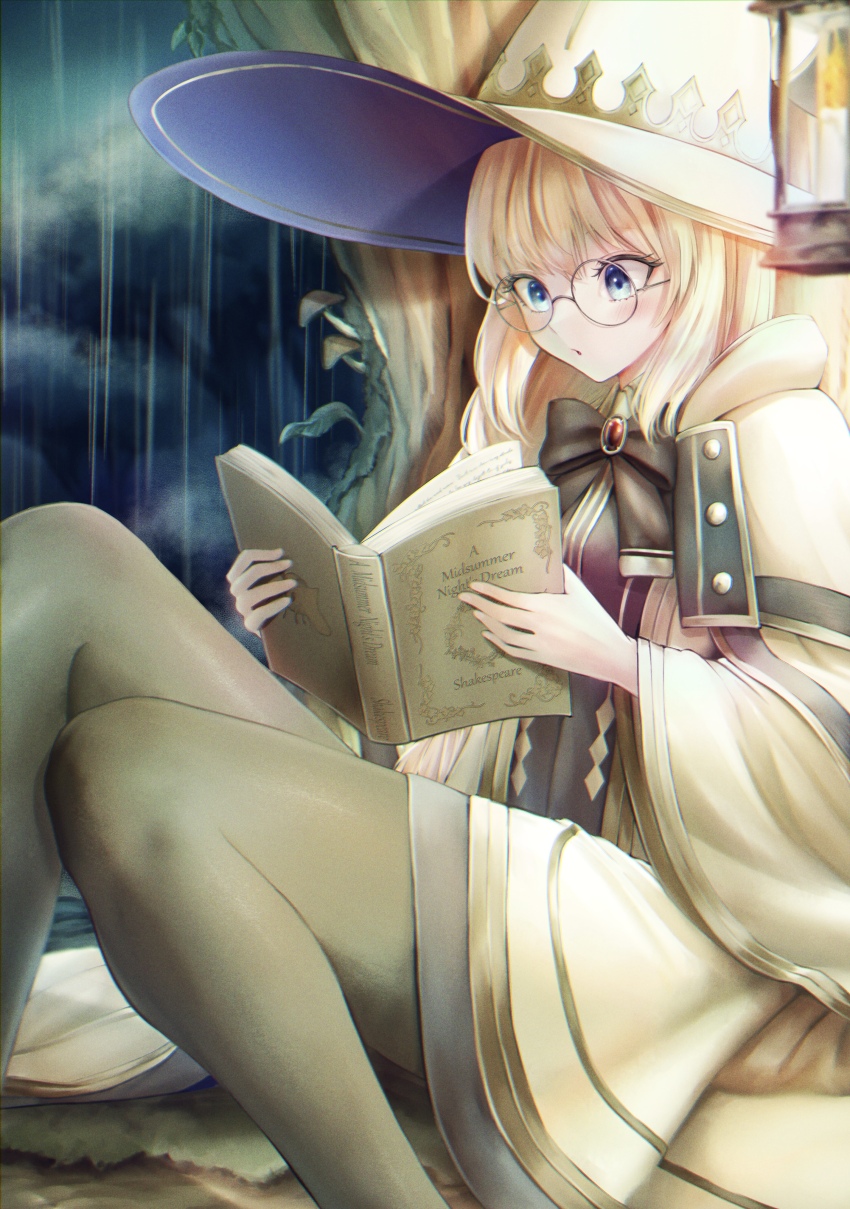 1girl, :o, a_midsummer_night's_dream, absurdres, aesc_(fate), aesc_(rain_witch)_(fate), black_bow, blonde_hair, blue_eyes, blush, book, bow, essan0905, fate/grand_order, fate_(series), glasses, grey_pantyhose, hat, highres, holding, holding_book, lantern, pantyhose, rain, reading, robe, round_eyewear, sitting, solo, white_hat, white_robe, witch_hat