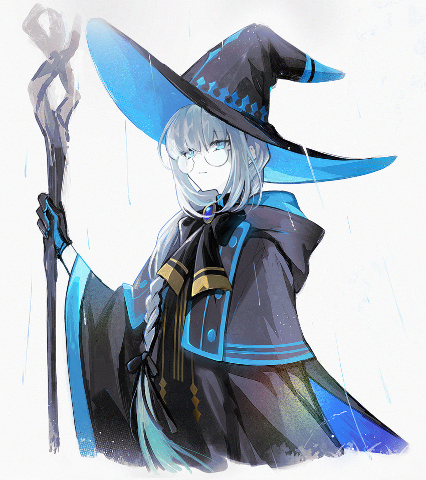 1girl, aesc_(fate), aesc_(rain_witch)_(fate), alternate_color, aqua_hair, arm_at_side, black_bow, black_bowtie, black_capelet, black_gloves, black_hat, black_ribbon, black_robe, blue_eyes, blue_trim, bow, bowtie, braid, brooch, capelet, closed_mouth, expressionless, fate/grand_order, fate_(series), glasses, gloves, gradient_hair, grey_background, grey_hair, hair_over_shoulder, hair_ribbon, hand_up, hat, highres, holding, holding_staff, honi_(ohohoni), jewelry, long_hair, long_sleeves, looking_ahead, multicolored_hair, rain, ribbon, robe, round_eyewear, simple_background, single_braid, solo, staff, turtleneck, two-sided_fabric, two-sided_gloves, two-sided_headwear, upper_body, wide_sleeves, witch_hat