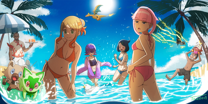 4boys, 4girls, alternate_costume, ass, beach_umbrella, bikini, blonde_hair, blunt_bangs, breasts, charizard, cleavage, closed_mouth, commentary_request, dark-skinned_female, dark_skin, day, dot_(pokemon), flying_sweatdrops, friede_(pokemon), fuecoco, gen_1_pokemon, gen_7_pokemon, green_eyes, highres, holding, holding_pokemon, holding_tray, innertube, leaning, liko_(pokemon), looking_at_viewer, looking_to_the_side, ludlow_(pokemon), medium_breasts, mollie_(pokemon), multiple_boys, multiple_girls, murdock_(pokemon), navel, nintendo, orla_(pokemon), outdoors, palm_tree, parted_bangs, pikachu, pink_hair, pokemon, pokemon_(anime), pokemon_(creature), pokemon_horizons, quaxly, riding, riding_pokemon, rockruff, roy_(pokemon), sand, side-tie_bikini_bottom, sky, small_breasts, smile, sprigatito, standing, sun, swim_ring, swimsuit, tau_(tau_1111), tray, tree, umbrella, wading, water