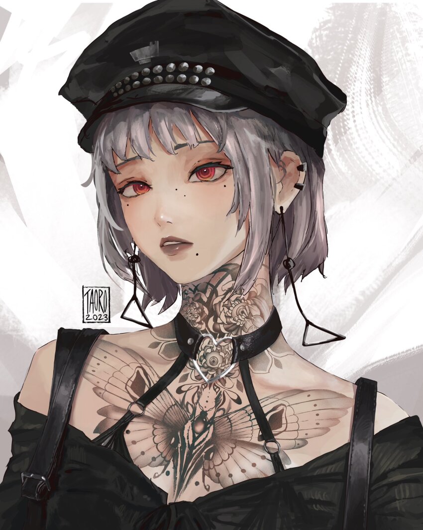 1girl, 2023, bare_shoulders, black_choker, black_hat, black_shirt, butterfly_tattoo, chainsaw_man