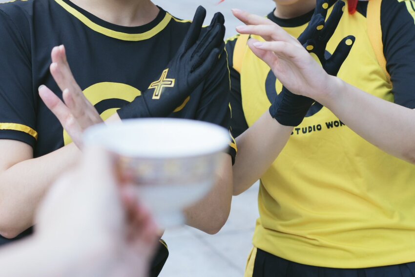 aiba_ami, aiba_ami_(cosplay), aiba_takumi, aiba_takumi_(cosplay), cosplay, cup, digimon, digimon_story:_cyber_sleuth