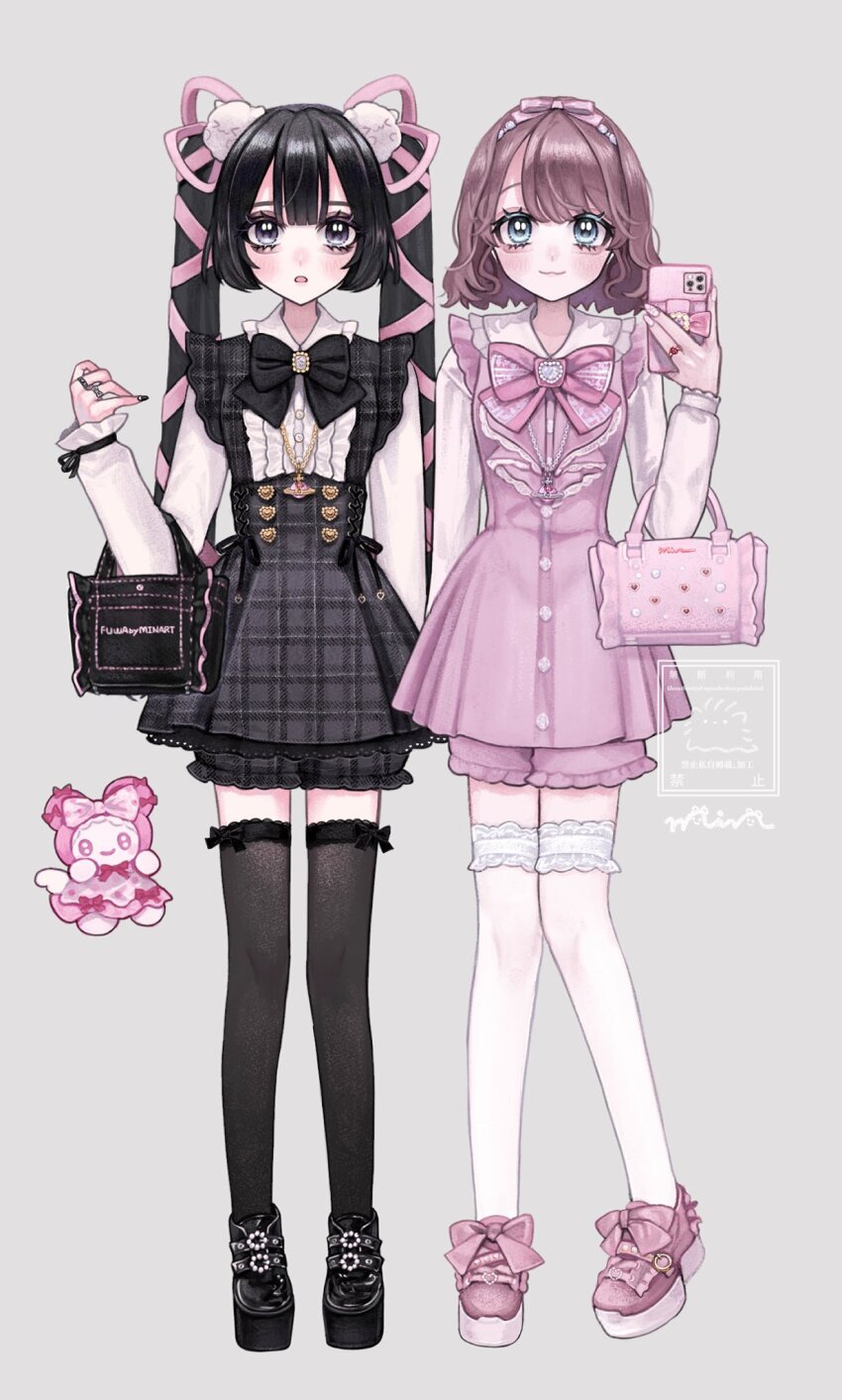 2girls, :3, aegyo_sal, akiyama_syu, amanogawa_himeno, bag, black_bag, black_bow, black_eyeshadow, black_footwear, black_hair, black_nails, black_skirt, black_thighhighs, blouse, blue_eyes, blush, bow, brown_hair, center_frills, collared_shirt, dress, eyeshadow, frills, full_body, grey_background, grey_eyes, hair_ornament, hair_ribbon, hand_up, highres, holding, holding_phone, jewelry, jirai_kei, lace_trim, long_hair, long_sleeves, looking_at_viewer, makeup, min_(mts2314), multiple_girls, nail_polish, necklace, open_mouth, original, phone, pink_bow, pink_dress, pink_ribbon, pink_shoes, plaid_clothes, plaid_skirt, ribbon, ring, shirt, shoes, skirt, smile, standing, straight-on, suspender_skirt, suspenders, thighhighs, white_shirt, white_thighhighs