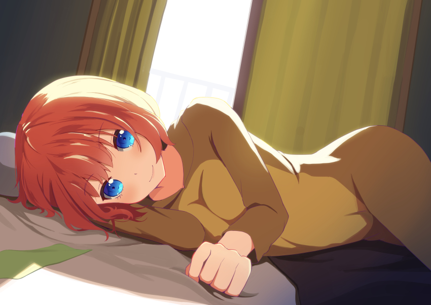 1girl, absurdres, alternate_costume, arm_support, backlighting, blue_eyes, blush, clenched_hand, closed_mouth, commentary, cosplay, curvy, day, eyelashes, go-toubun_no_hanayome, highres, indoors, kigurumi, long_sleeves, looking_at_viewer, lying, medium_hair, nakano_yotsuba, no_ribbon, on_bed, on_side, orange_hair, smile, solo, yasuba_yuichi