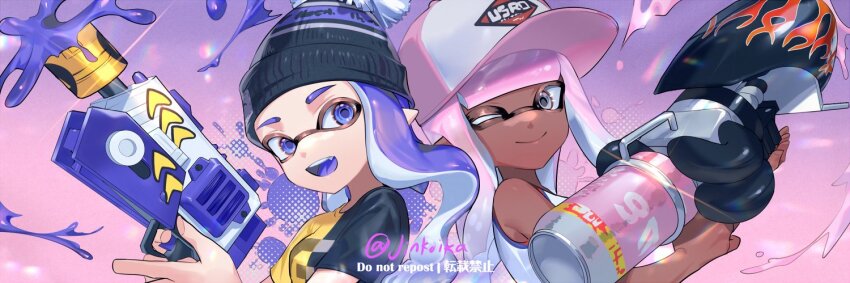 2girls, artist_name, back-to-back, beanie, black_headwear, black_shirt, blue_eyes, commentary