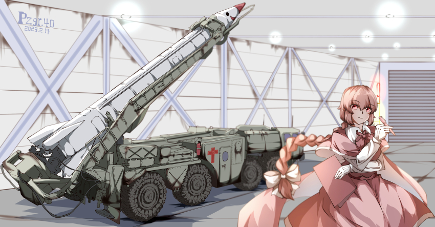 1girl, 9p117, absurdres, ballistic_missile, blurry, blurry_background, bow, braid, braided_ponytail, capelet, chinese_commentary, closed_mouth, commentary_request, dated, dress, hair_bow, highres, holding, holding_pen, indoors, long_hair, long_sleeves, looking_at_viewer, mimi-chan, missile, missile_vehicle, okazaki_yumemi, pen, pzgr.40, r-17, red_capelet, red_dress, red_eyes, red_hair, scud_launcher, scud_missile, signature, smile, touhou, touhou_(pc-98), transporter_erector_launcher, white_bow