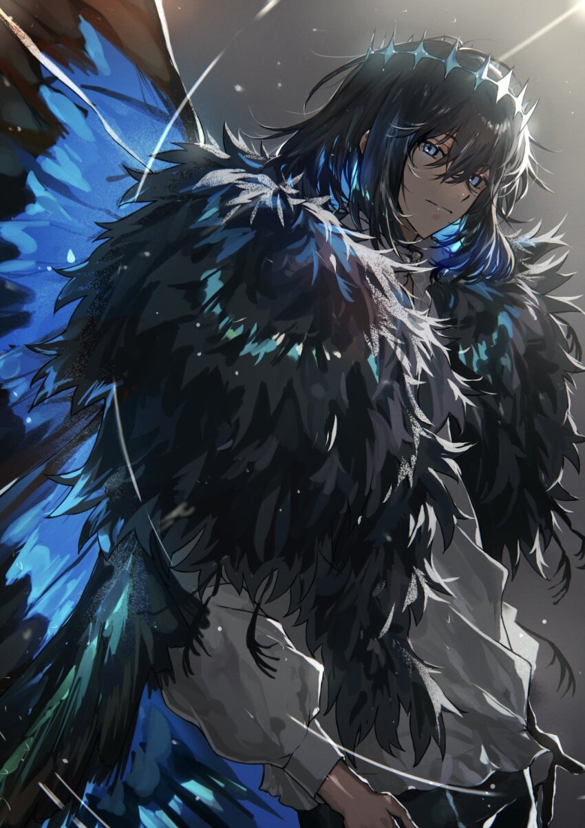 1boy, bishounen, black_cloak, black_hair, blue_eyes, blue_hair, blue_halo, butterfly_wings, cloak, colored_inner_hair, commentary, fate/grand_order, fate_(series), from_side, fur-trimmed_cloak, fur_trim, grey_background, halo, highres, insect_wings, light_particles, light_rays, looking_at_viewer, male_focus, miroku_(butuzo33), multicolored_hair, oberon_(fate), oberon_(third_ascension)_(fate), shirt, solo, standing, untranslatable_commentary, upper_body, white_shirt, wings