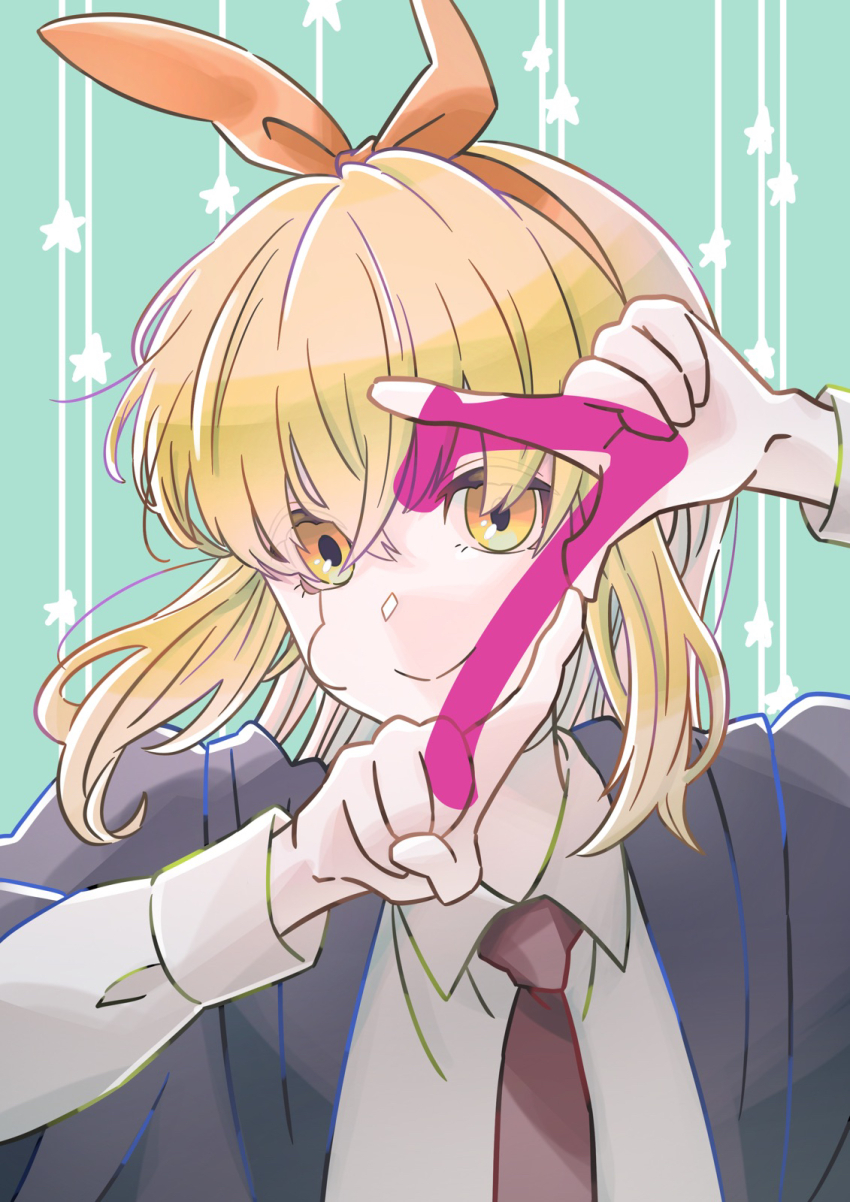 1girl, 7_(number), blonde_hair, bow, green_background, highres, lemon_irvine, looking_at_viewer