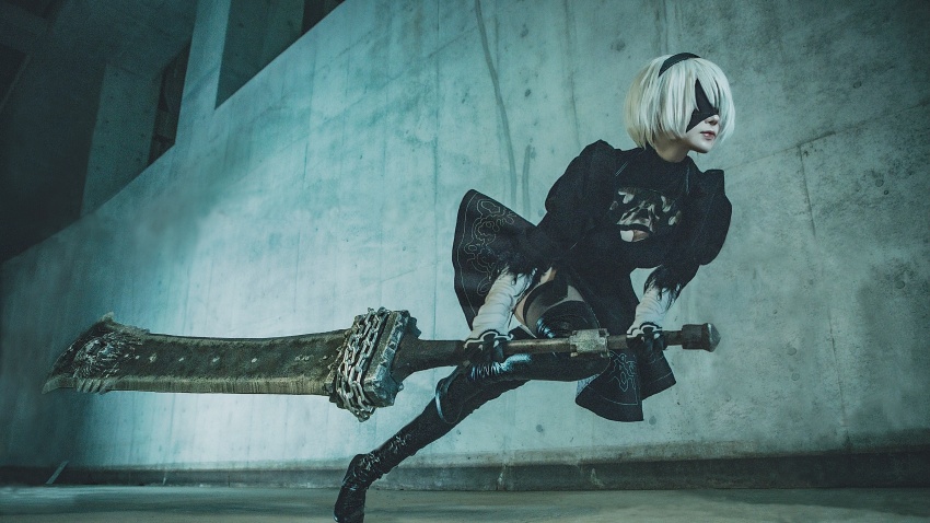 1girl, 2b_(nier:automata), absurdres, beastlord_(sword), black_boots, black_dress, black_hairband, blindfold
