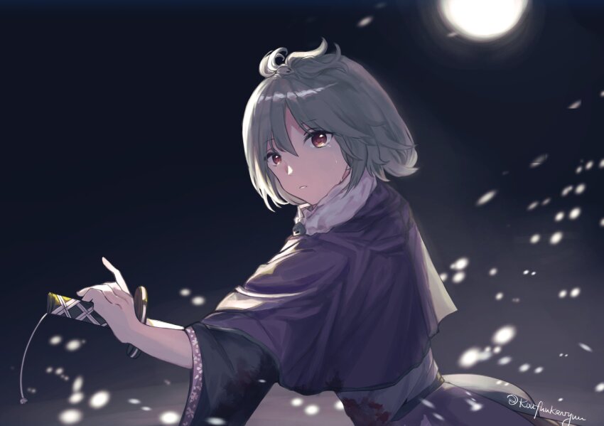 1other, adagumo_no_saragimaru, androgynous, black_sleeves, blue_vest, capelet, commentary_request, cowboy_shot, crying, crying_with_eyes_open, floral_print, from_side, full_moon, fur-trimmed_capelet, fur_trim, green_hair, hair_ornament, high_ponytail, highres, japanese_clothes, len'en, long_sleeves, looking_at_viewer, moon, night, outdoors, pants, parted_lips, ponytail, purple_capelet, purple_pants, red_eyes, sako_(moonlightinglib), sheath, short_hair, short_ponytail, simple_background, sky, snake_hair_ornament, snake_tail, snowing, solo, split_ponytail, streaming_tears, sword, tail, tears, three-quarter_sleeves, twitter_username, unsheathing, vest, weapon, wide_sleeves