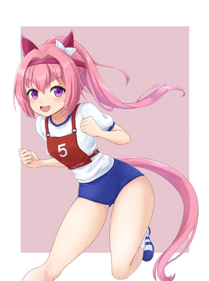 1girl, animal_ears, blue_buruma, blue_shoes, buruma, character_name, clenched_hands, commentary, ear_covers, gym_shirt, gym_uniform, haru_urara_(umamusume), headband, highres, horse_ears, horse_girl, horse_tail, kemuri_(etep3372), leg_up, long_hair, looking_at_viewer, open_mouth, pink_background, pink_hair, ponytail, purple_eyes, race_bib, red_headband, shirt, shoes, short_sleeves, smile, sneakers, socks, solo, standing, standing_on_one_leg, t-shirt, tail, translated, umamusume, white_shirt, white_socks