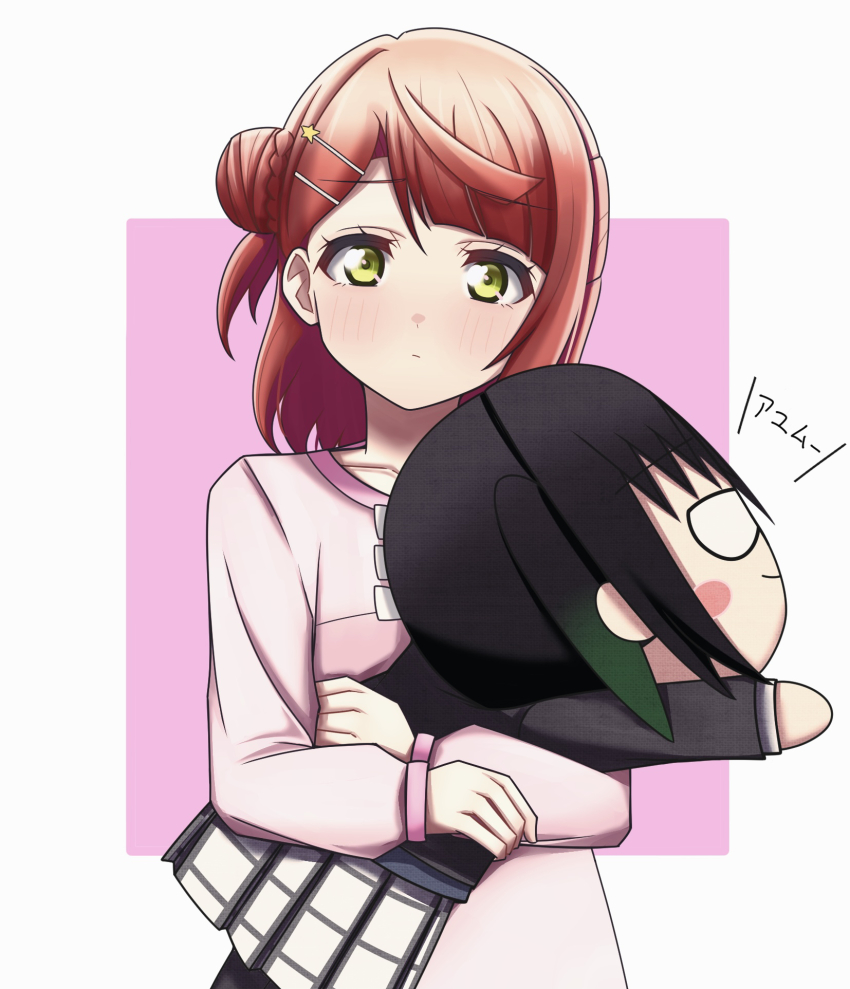 1girl, ame_(amedayo_njgk), blunt_bangs, border, character_doll, closed_mouth, collarbone, commentary, commentary_request, doll, hair_bun, hair_ornament, hairclip, highres, holding, holding_doll, long_sleeves, looking_at_viewer, love_live!, love_live!_nijigasaki_high_school_idol_club, medium_hair, pink_background, pink_shirt, red_hair, shirt, sidelocks, single_side_bun, solo, takasaki_yu, translated, uehara_ayumu, upper_body, white_border, yellow_eyes