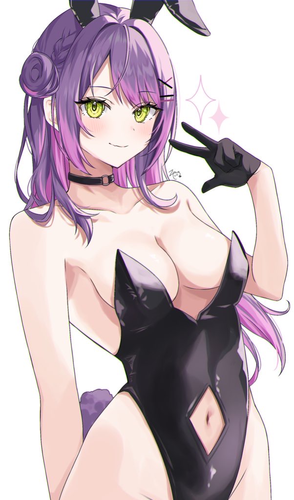 1girl, bare_shoulders, black_gloves, breasts, cleavage, gloves, green_eyes, hololive