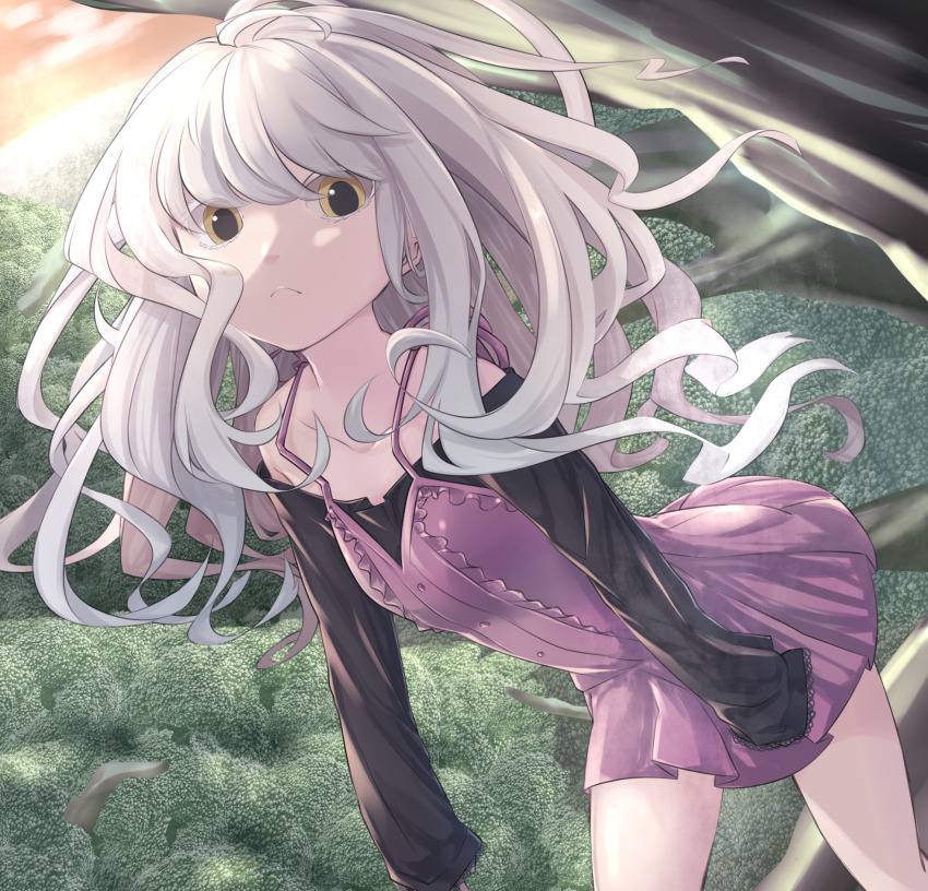 1girl, ahoge, collarbone, colored_eyelashes, commentary_request, dress, frown, highres, kurookano_shijima, leaning_forward, long_hair, long_sleeves, looking_at_viewer, nabari_no_ou, orange_sky, petite, pink_dress, saikuu, shirt_under_dress, sky, sleeveless, sleeveless_dress, sleeves_past_fingers, sleeves_past_wrists, solo, standing, wavy_hair, white_hair, yellow_eyes