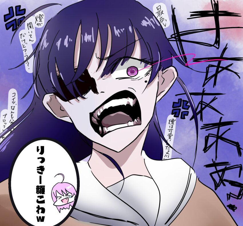 >_<, 2girls, ado_(utaite), ahoge, bang_dream!, bang_dream!_it's_mygo!!!!!, blue_hair, chibi, chibi_inset, chihaya_anon, closed_eyes, commentary_request, cosplay, eyepatch, hanasakigawa_school_uniform, highres, long_hair, mole, mole_under_eye, multiple_girls, naima_(ado), naima_(ado)_(cosplay), odi_desu, open_mouth, purple_eyes, sailor_collar, school_uniform, shiina_taki, teeth, translation_request, upper_body, usseewa, white_sailor_collar