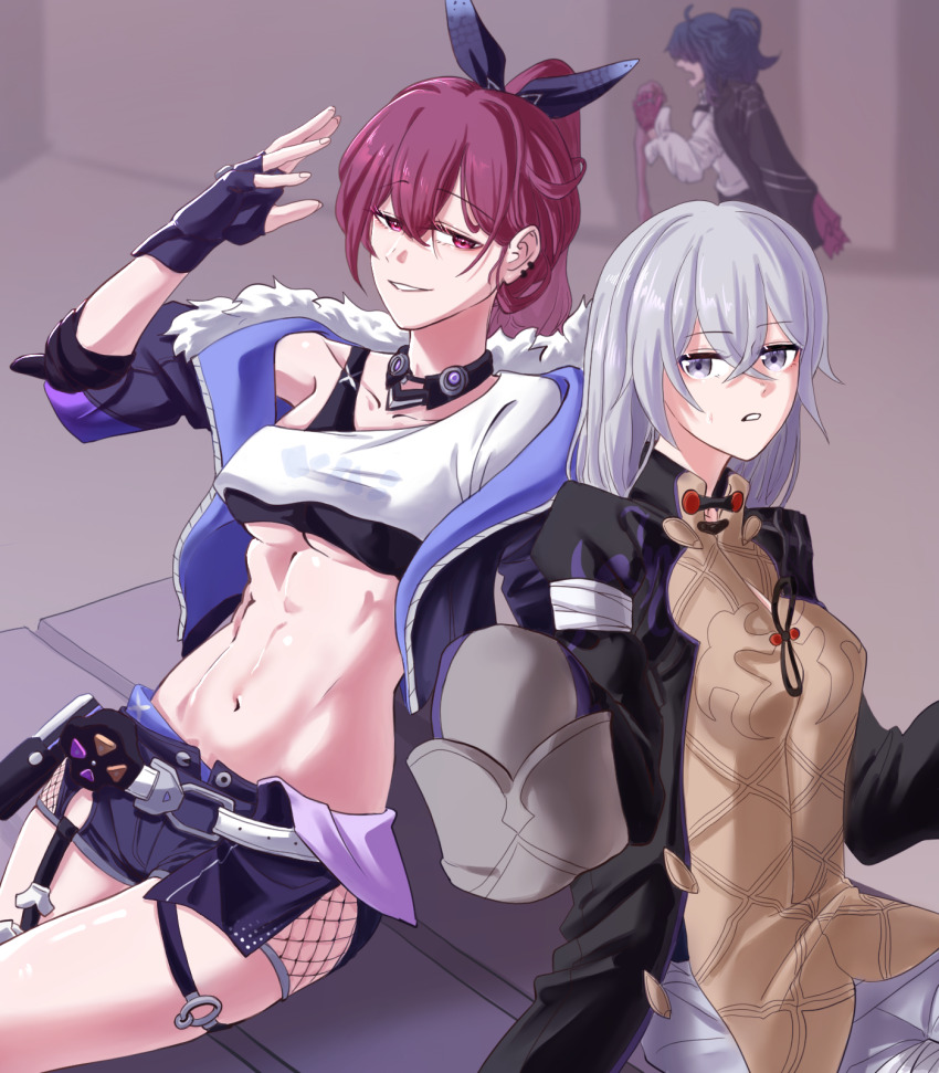 1boy, 2girls, bandaged_arm, bandages, belt, black_choker, black_gloves, black_jacket, black_shorts, black_tank_top, blade_(honkai:_star_rail), blade_(honkai:_star_rail)_(cosplay), blue_hair, breasts, choker, commentary_request, cosplay, costume_switch, crop_top, fingerless_gloves, fishnets, gloves, grey_hair, grin, hand_up, highres, honkai:_star_rail, honkai_(series), jacket, jangisa, kafka_(honkai:_star_rail), kafka_(honkai:_star_rail)_(cosplay), korean_commentary, long_hair, long_sleeves, looking_at_viewer, midriff, multiple_girls, navel, oversized_clothes, ponytail, purple_eyes, purple_hair, shirt, short_shorts, shorts, silver_wolf_(honkai:_star_rail), silver_wolf_(honkai:_star_rail)_(cosplay), single-shoulder_shirt, sitting, sleeves_past_fingers, sleeves_past_wrists, smile, stomach, tank_top, thighs, underboob, white_belt, white_shirt
