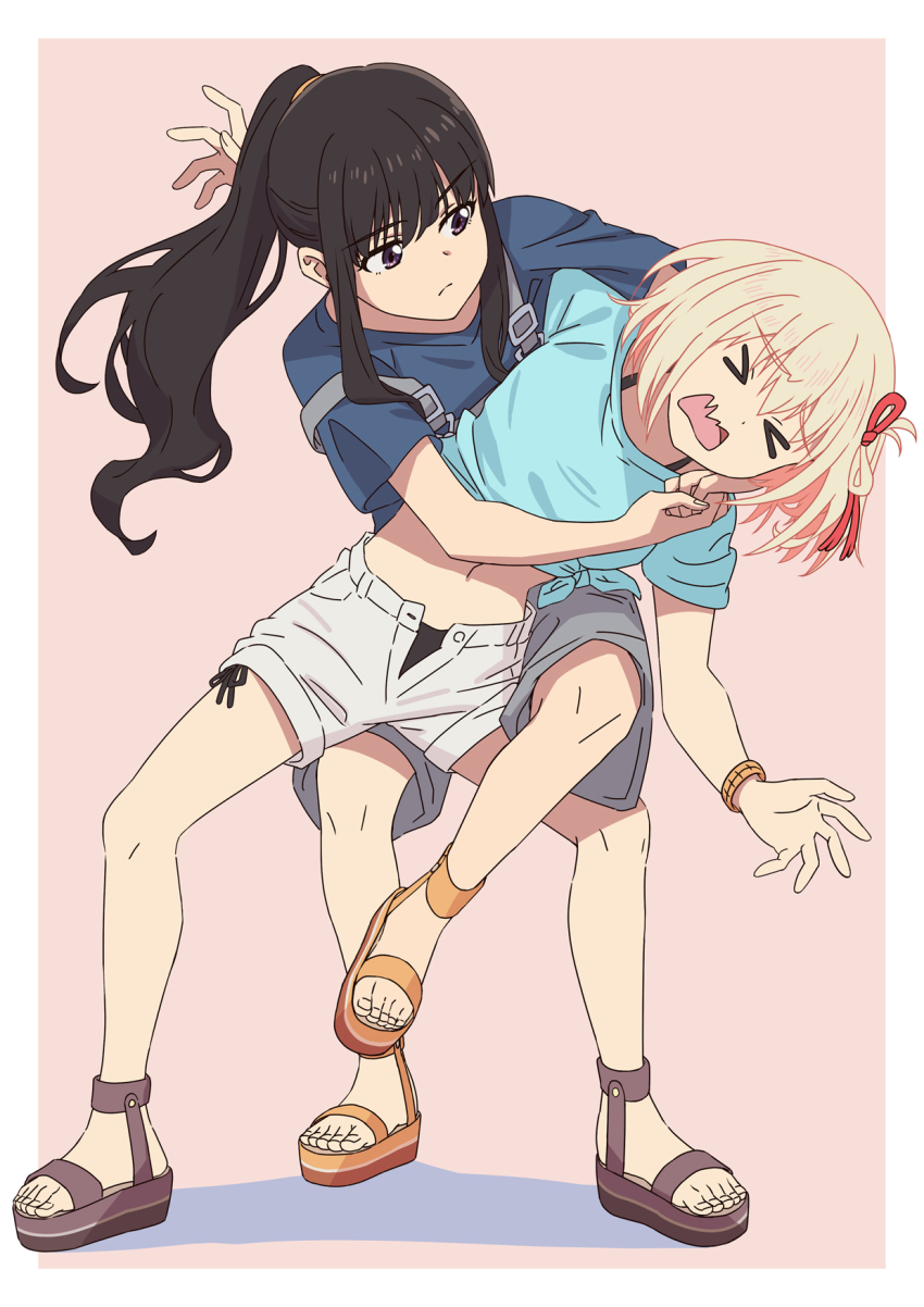 >_<, 2girls, abdominal_stretch, asada7101, black_hair, blonde_hair, blue_shirt, border