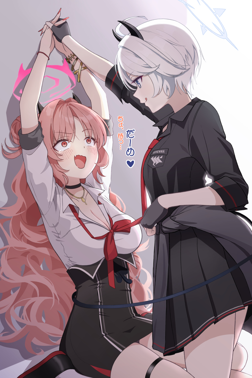 2girls, 4_m_lacra, :d, absurdres, arms_up, black_choker, black_gloves, black_shirt