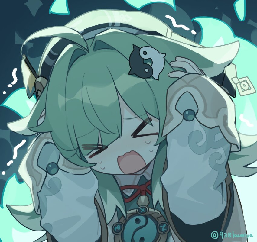 >_<, 1girl, ahoge, beret, chibi, chibi_only, closed_eyes, facing_viewer