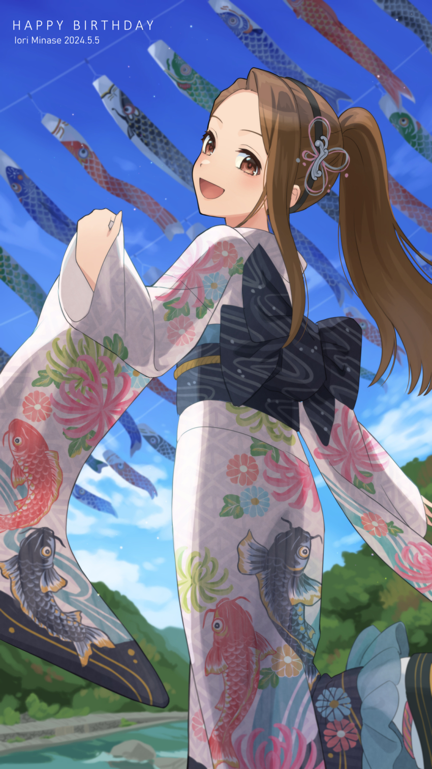 1girl, :d, animal_print, asymmetrical_bangs, black_hairband, blue_sky, blush, brown_hair, character_name, child, cloud, cloudy_sky, dated, dot_nose, fish_print, floral_print, floral_print_kimono, forehead, from_behind, fukakuteisei, hair_ornament, hairband, happy_birthday, highres, idolmaster, idolmaster_(classic), idolmaster_million_live!, idolmaster_million_live!_theater_days, japanese_clothes, kimono, koinobori, long_hair, long_sleeves, looking_at_viewer, looking_back, minase_iori, obi, obijime, official_alternate_hairstyle, open_mouth, outdoors, ponytail, print_kimono, river, sash, single_sidelock, sky, smile, solo, standing, tree, windsock