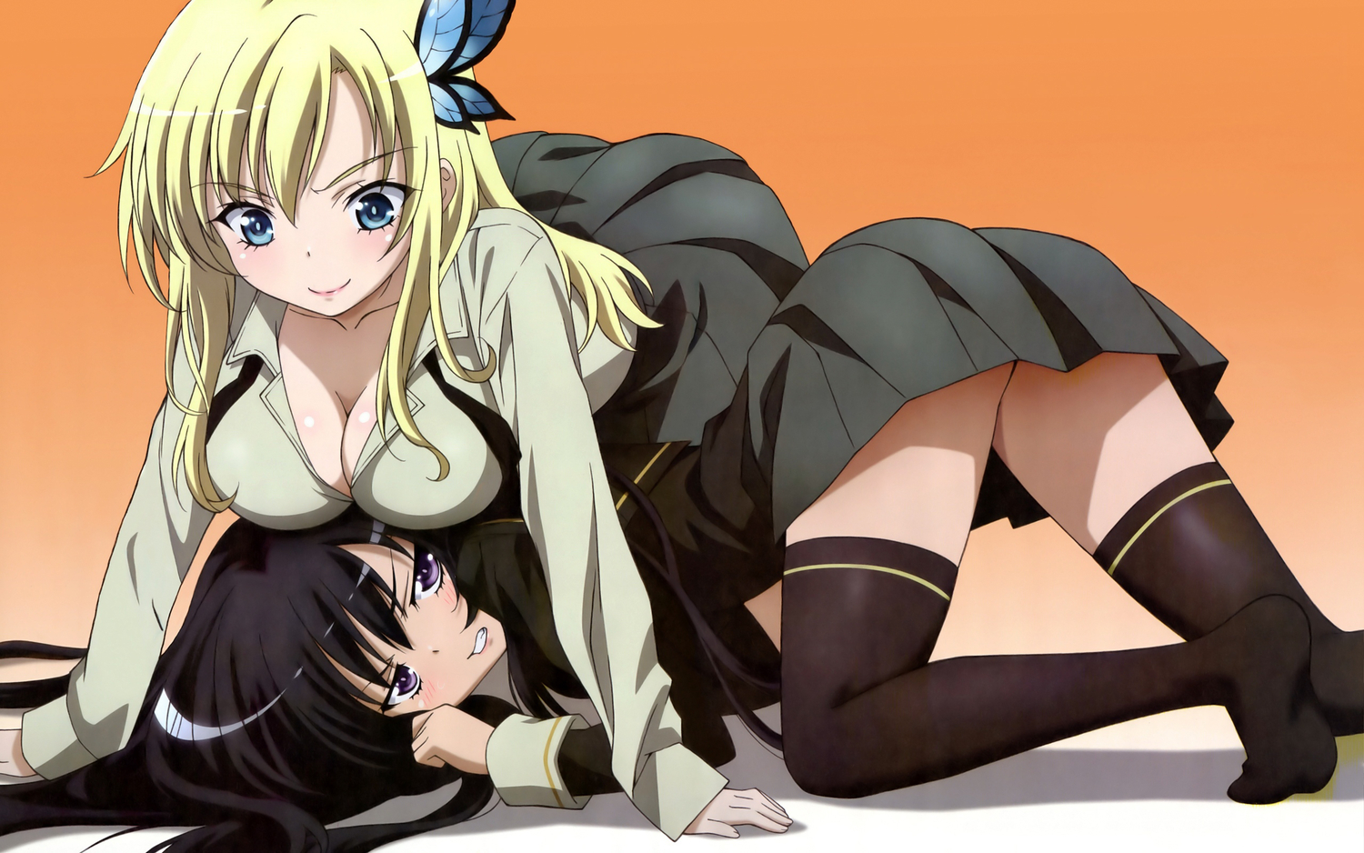 2girls, black_hair, blonde_hair, blue_eyes, boku_wa_tomodachi_ga_sukunai, breasts, cleavage, kashiwazaki_sena, long_hair, mikazuki_yozora, ooshima_miwa, purple_eyes, school_uniform, thighhighs