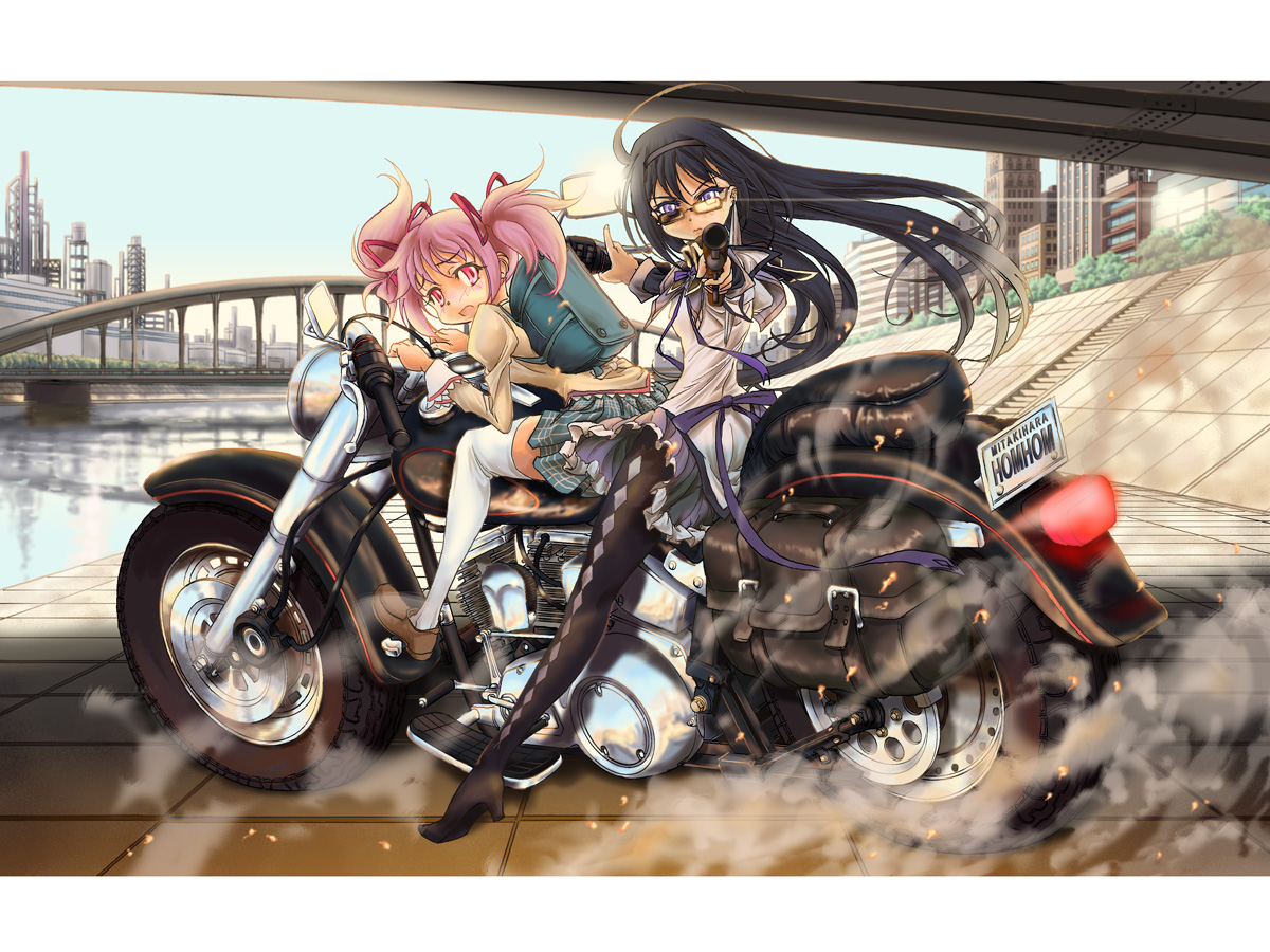 2girls, akemi_homura, black_hair, glasses, gun, kaname_madoka, long_hair, mahou_shoujo_madoka_magica