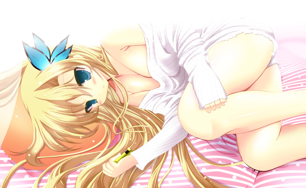 blonde_hair, boku_wa_tomodachi_ga_sukunai, breasts, cleavage, kashiwazaki_sena, phone, rankiryuu