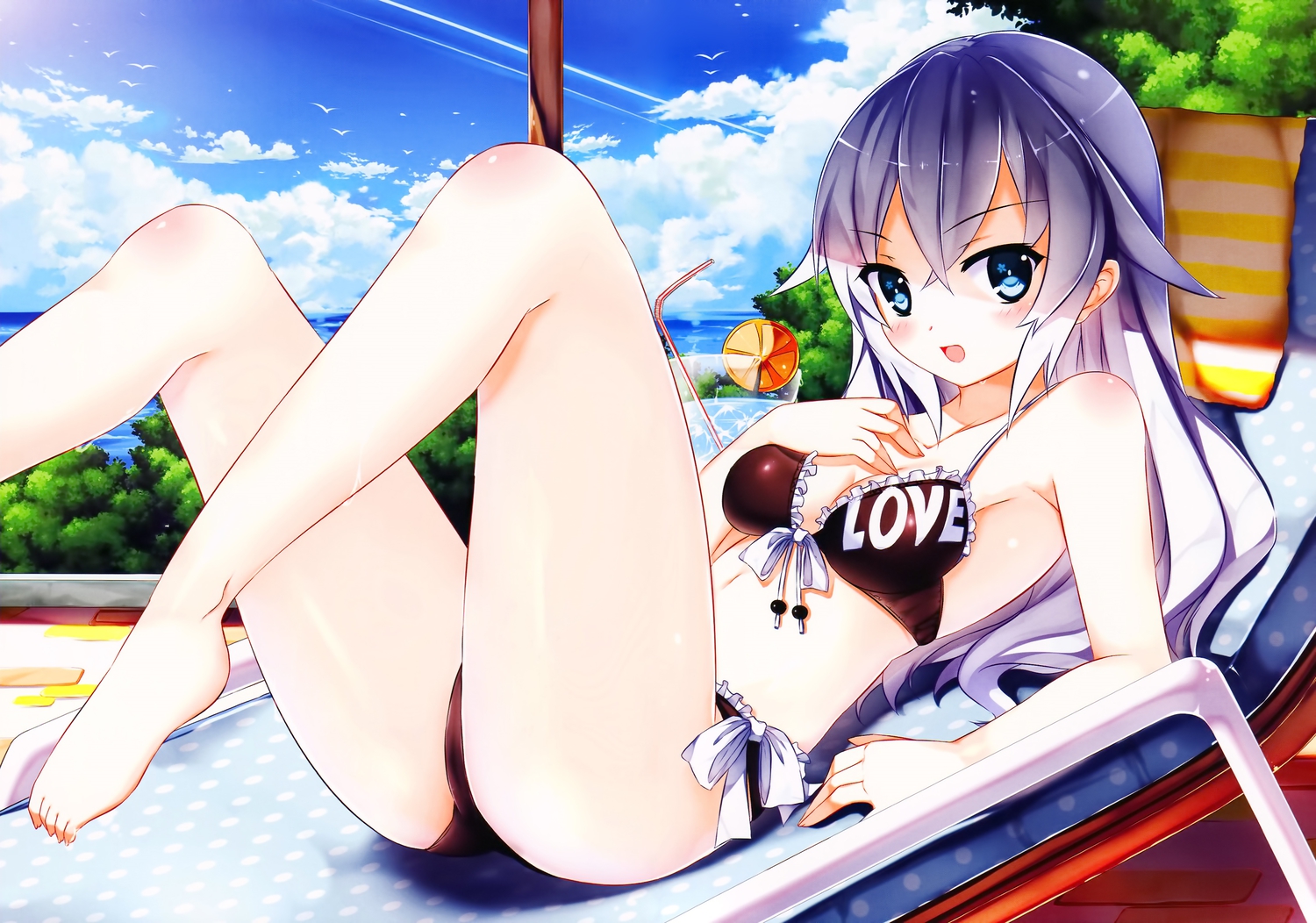 barefoot, bikini, black_heart, blue_eyes, blush, breasts, cleavage, drink, hyperdimension_neptunia, kaho_okashii, long_hair, navel, noire, purple_hair, scan, swimsuit, water