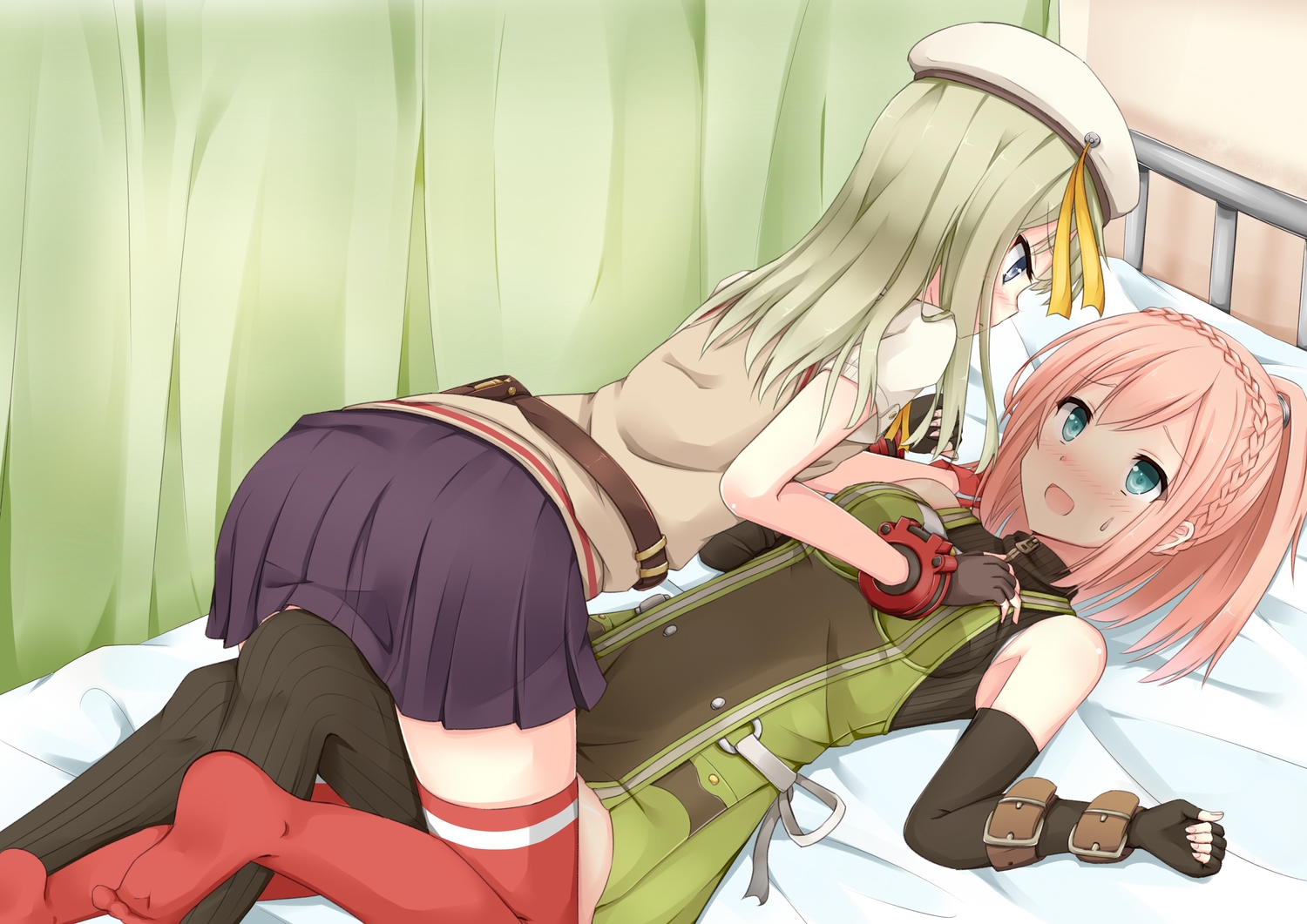 blue_eyes, daiba_kanon, elbow_gloves, erina_der_vogelweid, gloves, god_eater, gray_hair, hat, pink_hair, shoujo_ai, skirt, thighhighs, tsuchikure_(3105mitoko)