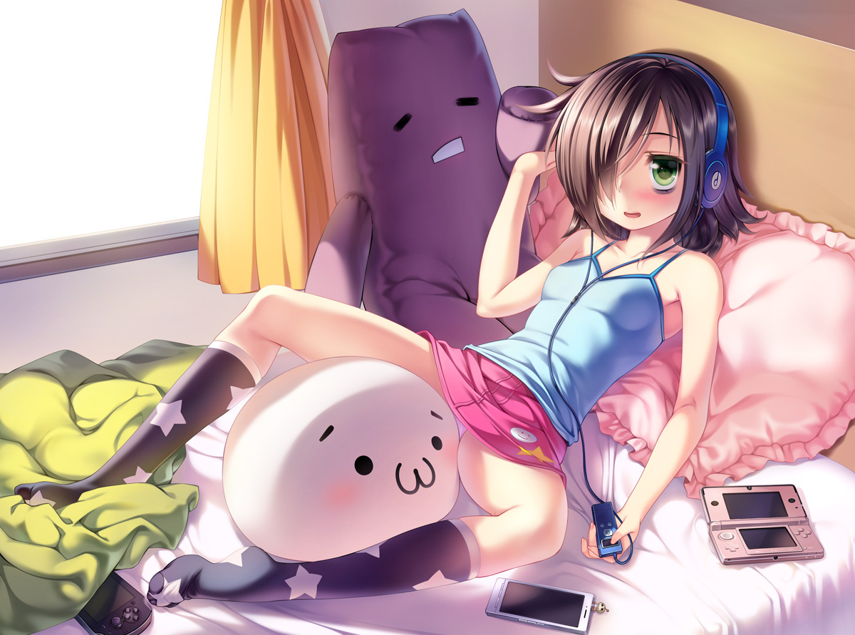 bed, brown_hair, game_console, green_eyes, headphones, ipod, kneehighs, kuroki_tomoko, paintmusume, phone, short_hair, skirt, watashi_ga_motenai_no_wa_dou_kangaetemo_omaera_ga_warui!