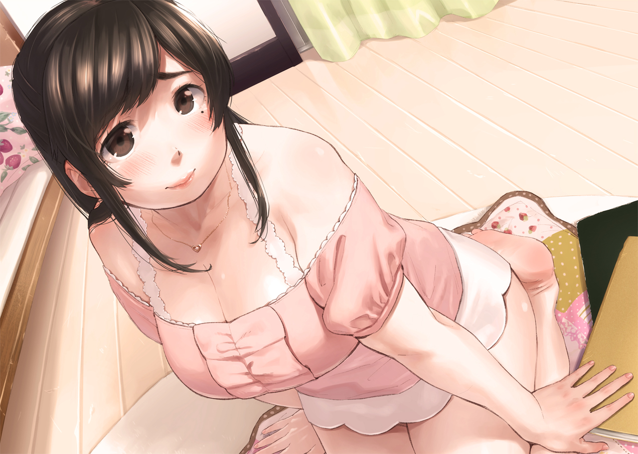 barefoot, black_eyes, black_hair, blush, breasts, cleavage, kamiyama_aya, necklace
