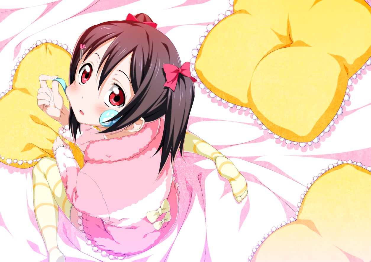 2c=galore, black_hair, blush, love_live!_school_idol_project, thighhighs, yazawa_nico