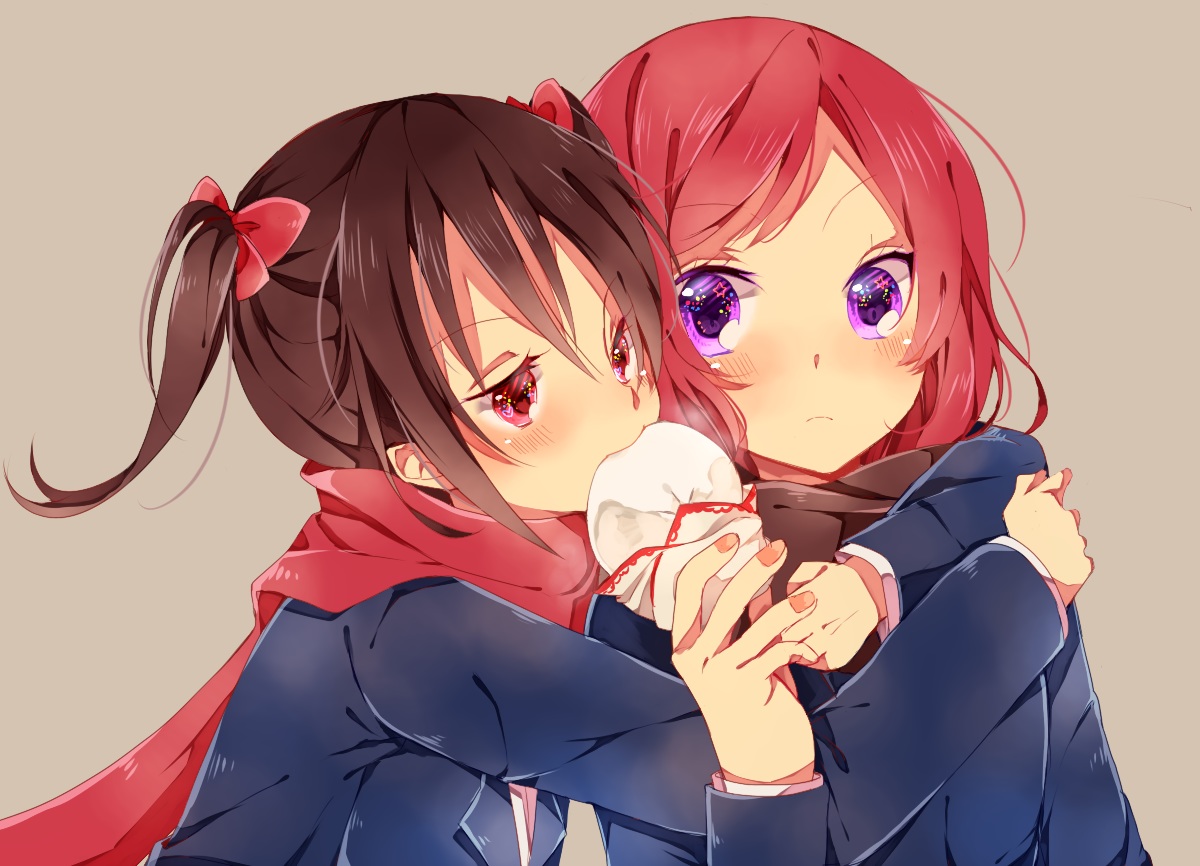 2girls, black_hair, bow, love_live!_school_idol_project, naoton, nishikino_maki, purple_eyes, red_eyes, red_hair, scarf, twintails, yazawa_nico