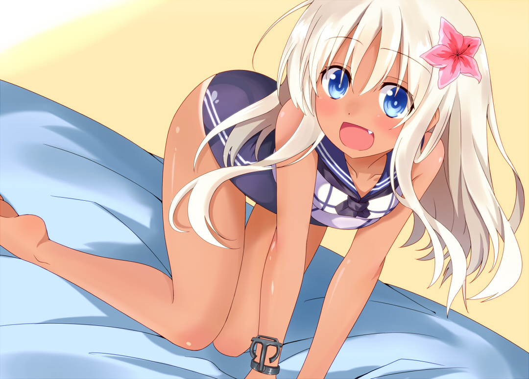 anthropomorphism, aqua_eyes, barefoot, blonde_hair, dark_skin, fang, kantai_collection, komori_kuzuyu