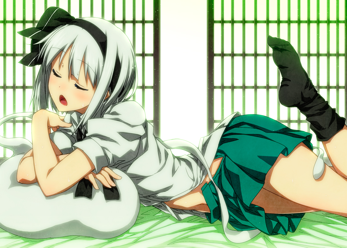 blush, headband, kneehighs, konpaku_youmu, myon, navel, sazanami_mio, short_hair, skirt, touhou, white_hair