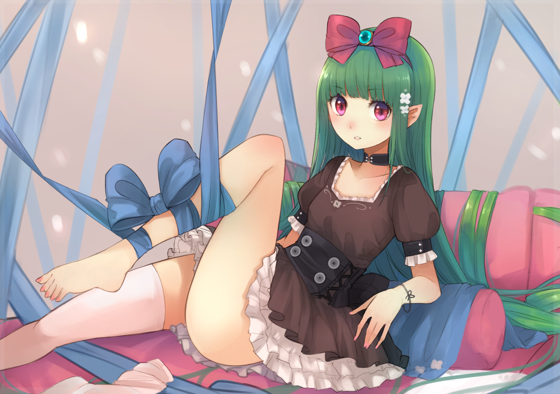 barefoot, bow, choker, dress, green_hair, long_hair, original, pointed_ears, red_eyes, ribbons, thighhighs, umasanjin, wristwear