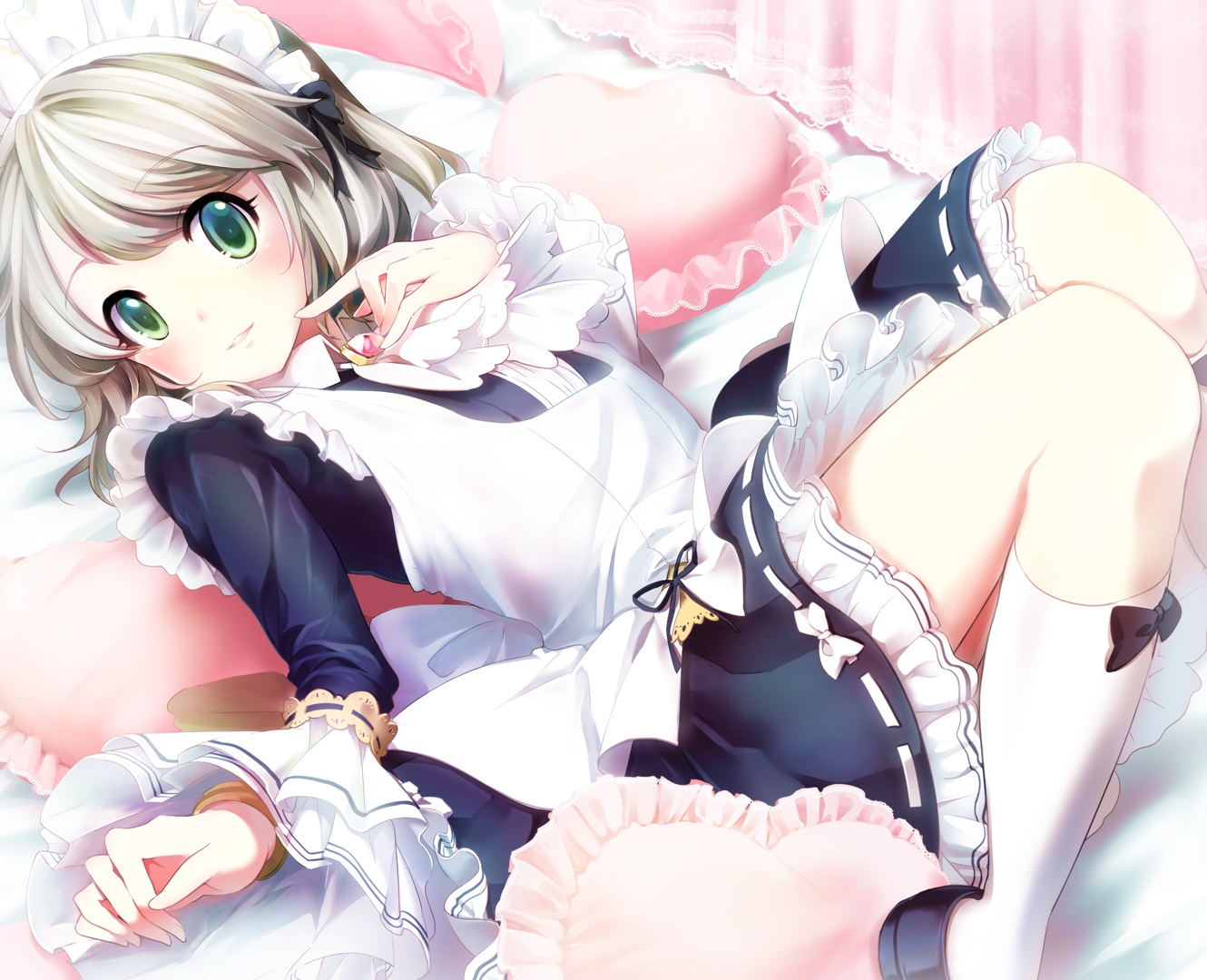 apron, blonde_hair, blush, closers, green_eyes, headdress, kneehighs, kuroshio_maki, maid, male, mistilteinn_(closers), otoko_no_ko