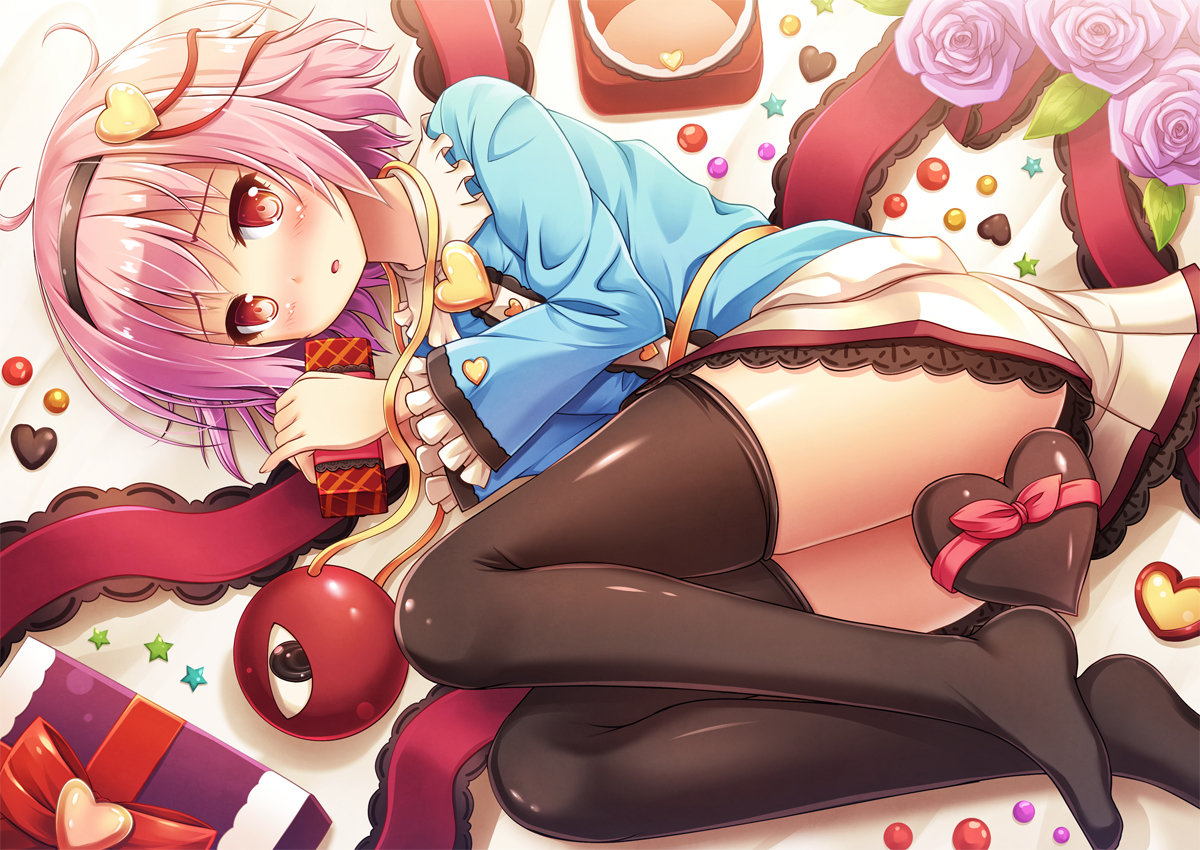 akashio_(loli_ace), candy, chocolate, flowers, headband, heart, komeiji_satori, necklace, nopan, pink_hair, red_eyes, rose, skirt, thighhighs, touhou, valentine