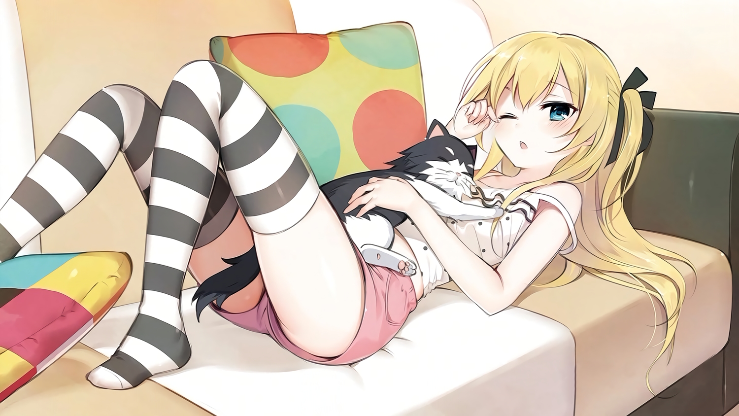 animal, bed, blonde_hair, blue_eyes, cat, couch, hanabana_tsubomi, joukamachi_no_dandelion, sakurada_hikari, shorts, thighhighs, third-party_edit, waifu2x