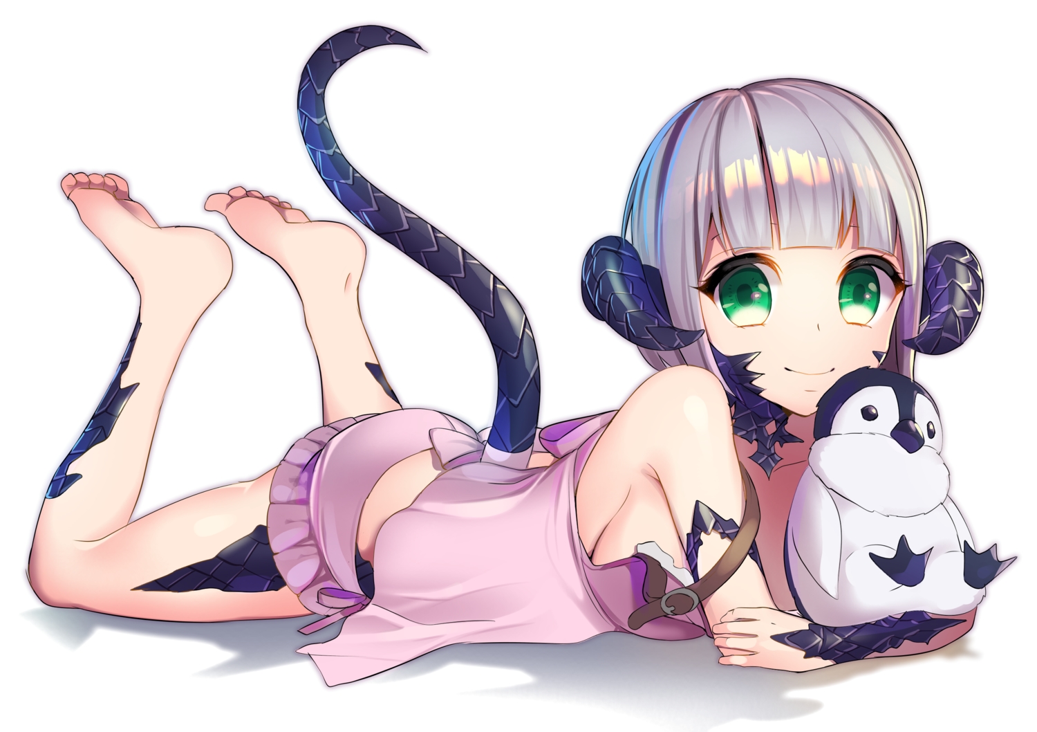 6_(roku), aliasing, animal, armor, au_ra, barefoot, bird, final_fantasy, final_fantasy_xiv, gray_hair, green_eyes, horns, penguin, short_hair, tail, white