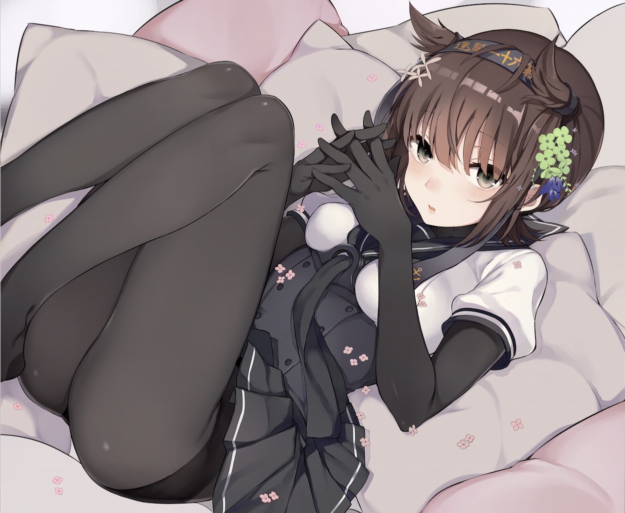 anthropomorphism, black_eyes, brown_hair, elbow_gloves, gloves, hatsuzuki_(kancolle), headband, kantai_collection, oniku_(oishii_oniku), pantyhose, school_uniform, skirt, tie