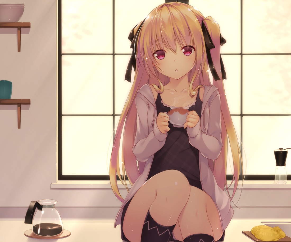 blonde_hair, cropped, drink, golden_darkness, hood, kneehighs, long_hair, pink_eyes, ribbons, shokuyou_mogura, to_love_ru, to_love_ru_darkness