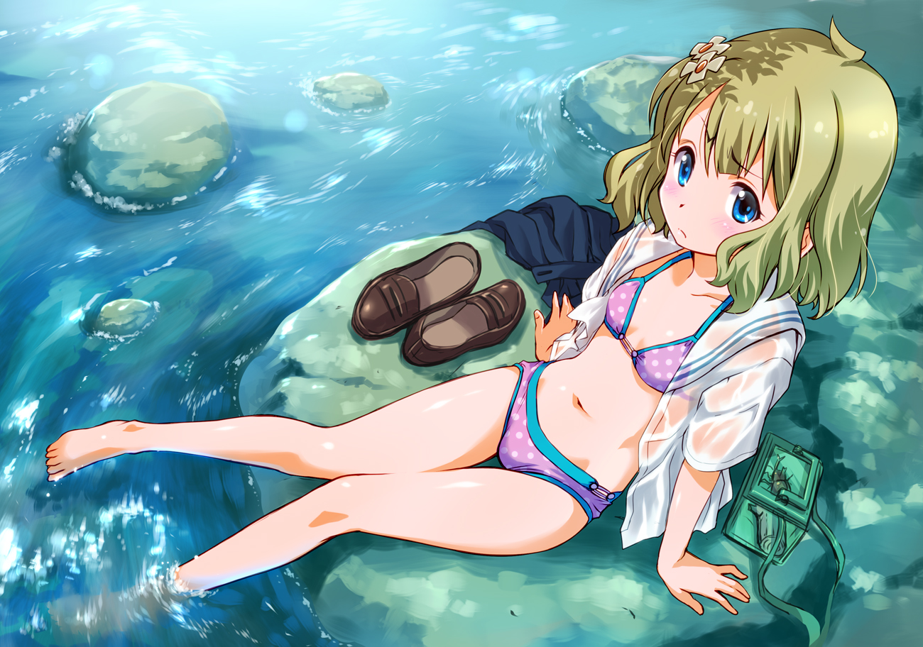 barefoot, bikini, blue_eyes, blush, green_hair, idolmaster, idolmaster_million_live!, loli, mercy_rabbit, short_hair, suou_momoko, swimsuit, water