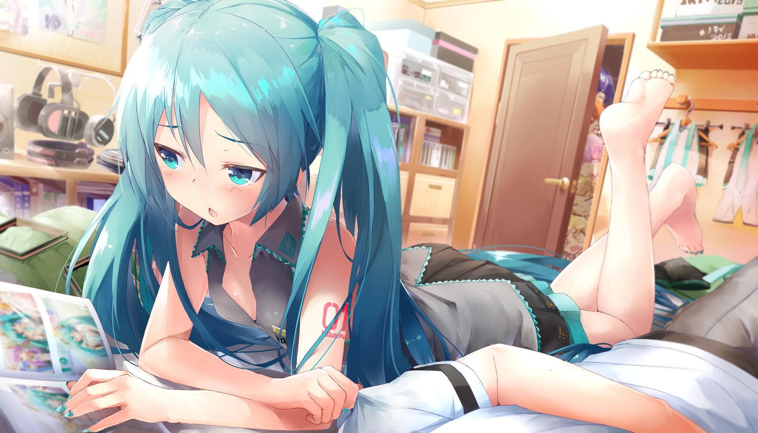 aqua_eyes, aqua_hair, barefoot, bed, blush, book, daidou_(demitasse), group