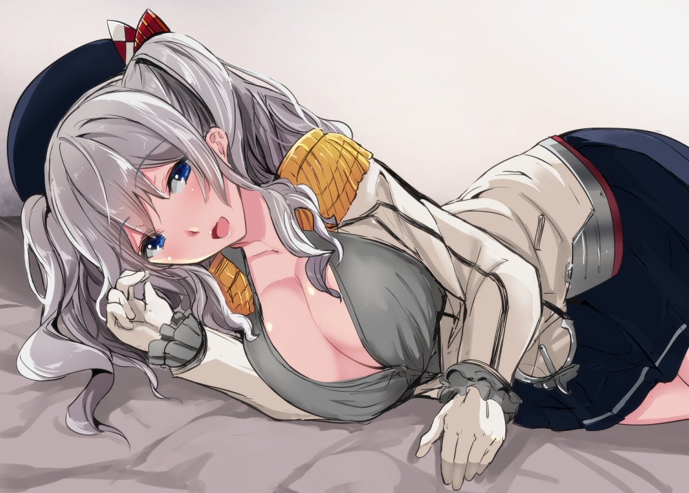 anthropomorphism, bed, blue_eyes, blush, breasts, cleavage, gin'ichi_(akacia), gloves