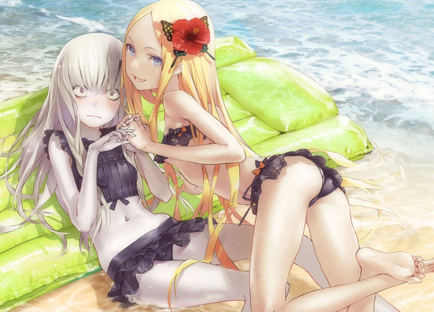 2girls, abigail_williams_(fate/grand_order), ass, barefoot, beach, bikini, blonde_hair, blue_eyes